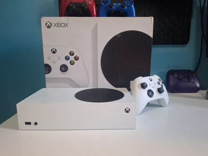Xbox Series S completo na caixa