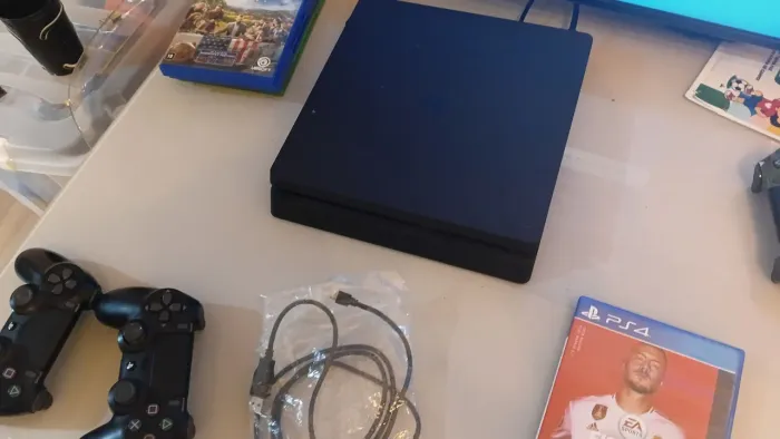 Playstation 4 slim 1tera