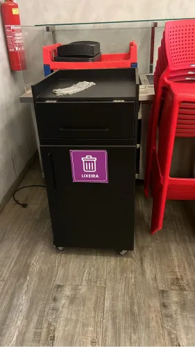 Lixeira para restaurante em MDF reforçado