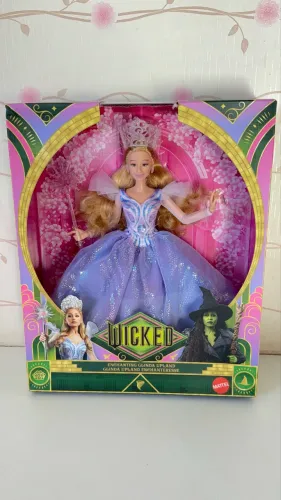 Boneca Glinda estilo Barbie 