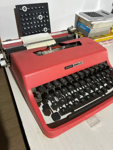 Máquina de escrever Olivetti