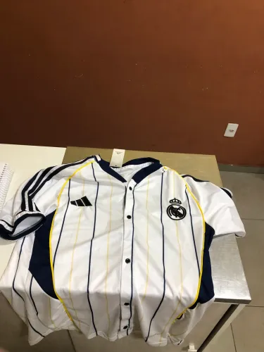 Camisa real Madrid estilo social