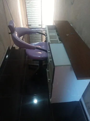 Vendo cadeira de salão roxa e bancada de salão