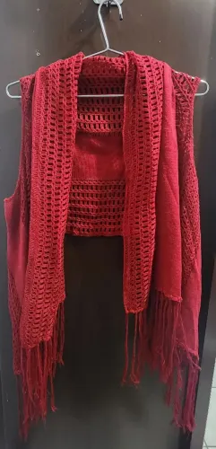 Colete Feminino Vermelho de Tricô com Franjas / Estilo Boho. Novíssimo! (Tamanho P)
