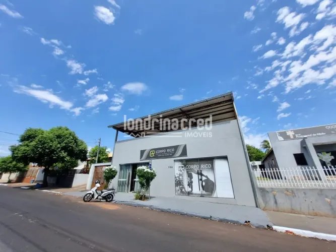 Imóvel Comercial no Centro de Porto Rico Sobrado + Casa de Madeira aos Fundos, 600m² de t