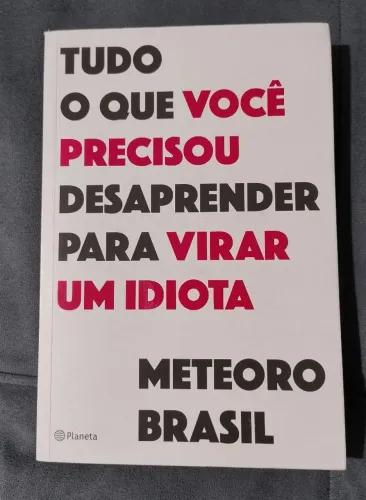 Tudo que você precisou desaprender para virar um idiota, do Meteoro Brasil (livro usado)
