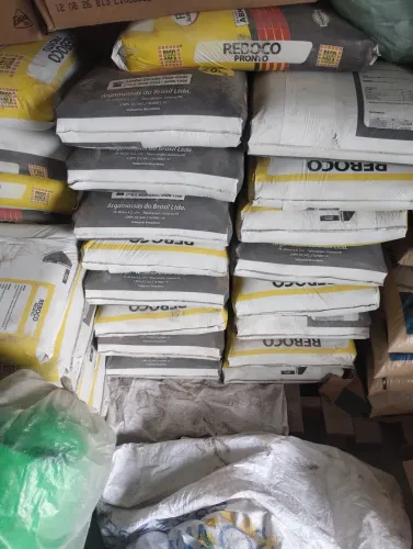 Vendo 30 rebocos prontos da marca piso cola com 20kg 7,50 cada