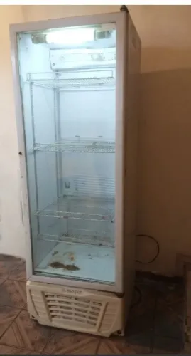 Freezer GELOPAR com marcas de uso, 220 w funciona perfeitamente.