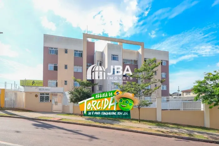 APTO C/ SACADA FECHADA EM VIDRO COM CHURRASQUEIRA