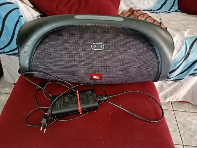 Caixa de som jbl boombox 2