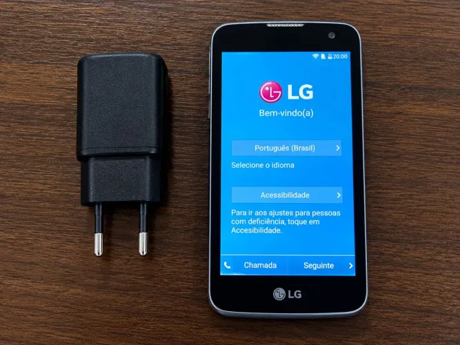Celular modelo LG com Android 