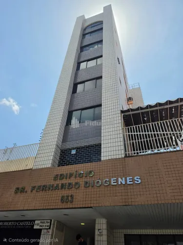 SALA COMERCIAL Á VENDA - 51m², nascente, wc, mezanino, localizada no Centro, um espaço ver