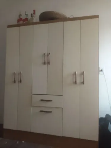 Guarda roupa em perfeito estado com apenas 3 messes de uso