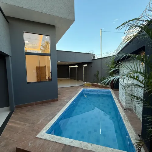 Casa com piscina, 3Q sendo um suíte a venda em  Senador Canedo no Bairro Alvorada 
