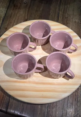Vendo kit 5 xícaras de café de cerâmica rosa nunca usadas