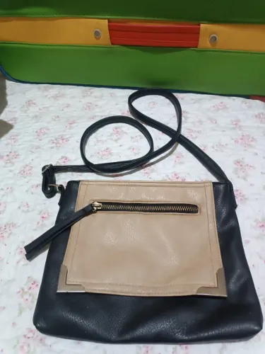 Bolsa feminina Adresse, duas cores, preto e bege, usada