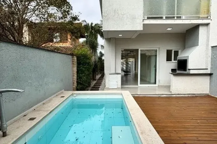 Casa no Rio Tavares com 4 quartos e Piscina - Florianópolis/SC.