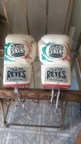 Luvas de Boxe Cleto Reyes Profissional (usada )