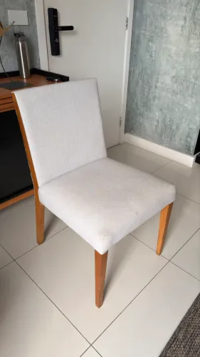 Cadeira de jantar em linho cinza