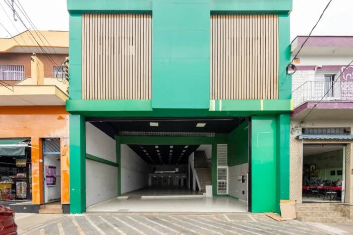 Prédio comercial na Rua Maciel Monteiro, 569 840 m²