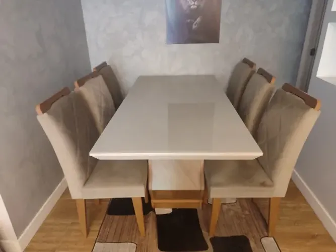Mesa com 6 cadeiras