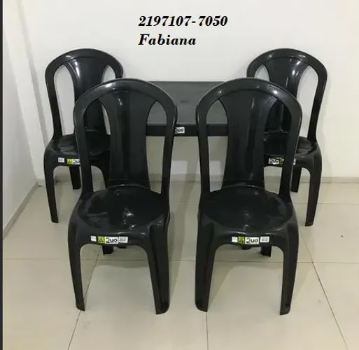 Jogo de mesa com cadeiras cor preta 