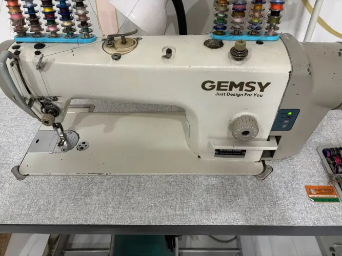 Máquina de costura industrial GEMSY * Modelo: GEM 8950