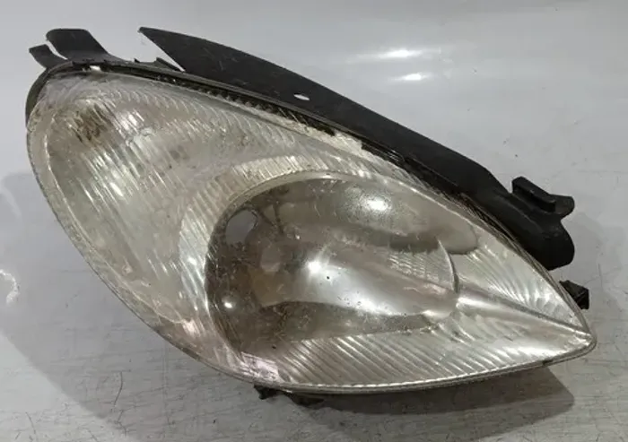Farol Direito Xsara Picasso 2001 - 2007 / Detalhe Direito