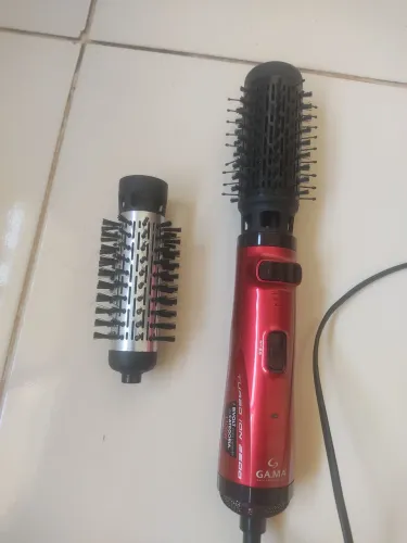 Escova rotativa alisa e seca ao mesmo tempo ?