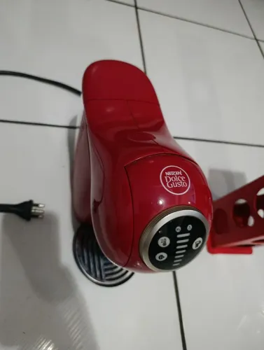 Cafeteira dolce gusto Genio S Basic seminova