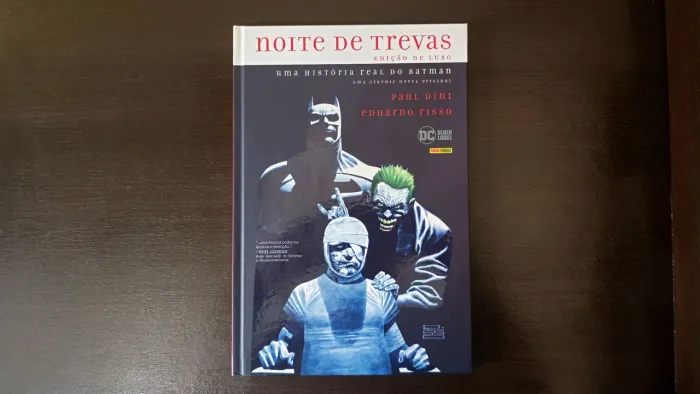 Noite de Trevas - Uma História Real do Batman - DC Black Label - HQ Panini