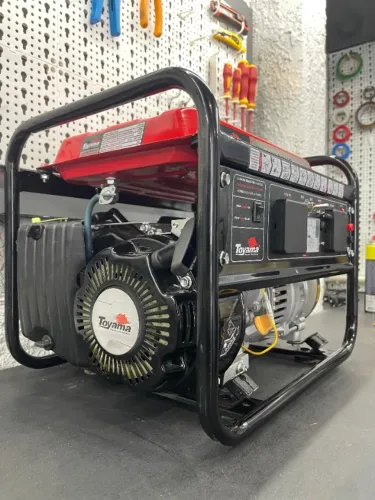 GERADOR TOYAMA TG1300CXR 1,2 kVA 220V - SEMINOVO, POUQUÍSSIMAS HORAS DE USO