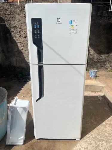Vende-se Geladeira eletrolux 220v 431 litros 