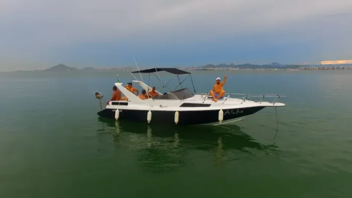 Lancha para passeio em família ou locação 