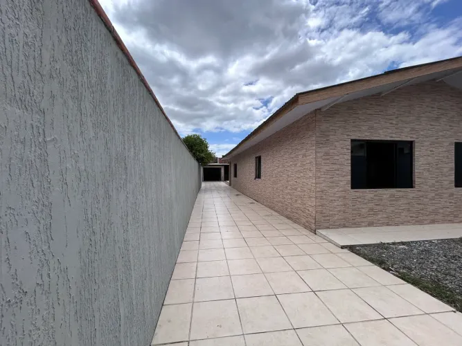 CASA COM PISCINA NO BAIRRO SÃO VICENTE 