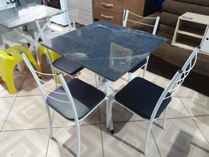 Mesa quadrada pedra granito com 4 cadeiras 