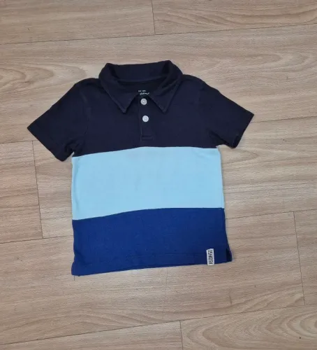Camiseta gola polo Oshkosh tamanho 2