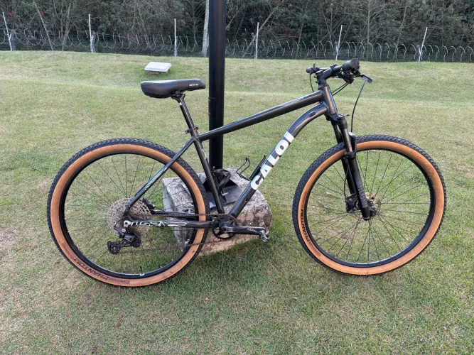 Caloi Explorer Pro Aro 29 - Deore 11v - RockShox Judy - Freio Hidráulico