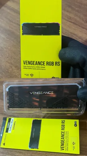 MEMÓRIA RAM VENGEANCE RGB RS 1x16