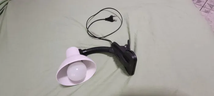 Luminária de mesa articulada clip