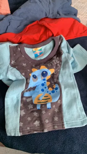 Vendo roupas de menino
