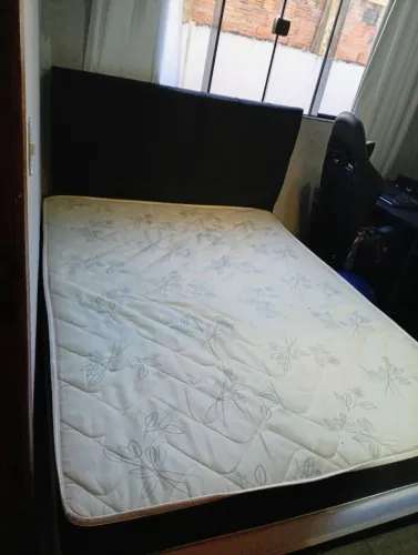 Cama box vendo ou troco por cama infantil.