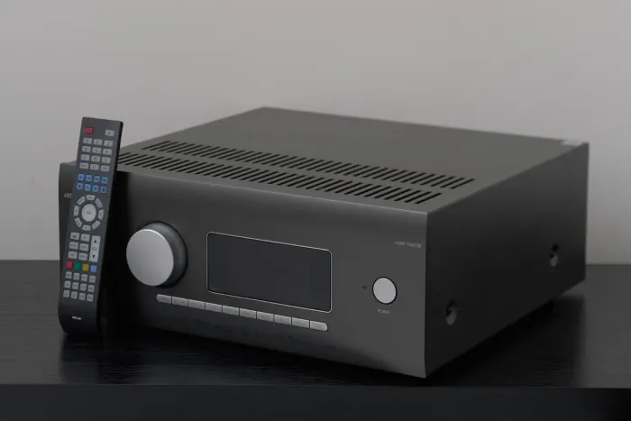 Receiver Hi-end Arcam AVR-10 - Atmos, Dolby Vision, Dirac Life