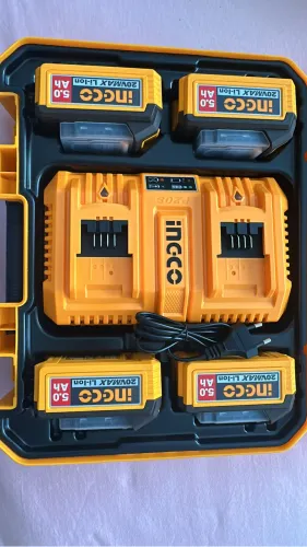 Kit de 4 baterias 5.0Ah 20V e 1 carregador duplo turbo