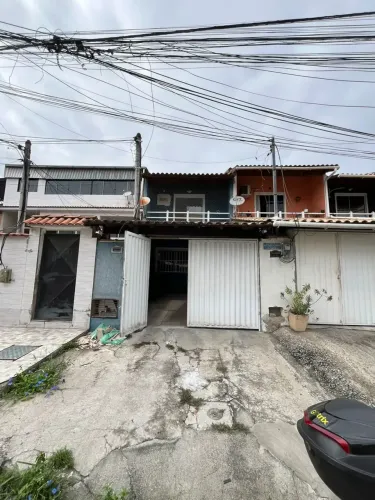 CASA DUPLEX 2 QUARTOS + GARAGEM COBERTA | TRINDADE próximo a praça