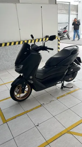 Nmax 160 2022/2023 Verde - 22k km - Manual e Chave Reserva