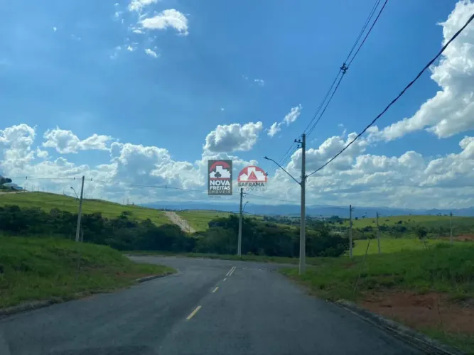 Terreno Padrão em Condomínio em Caçapava