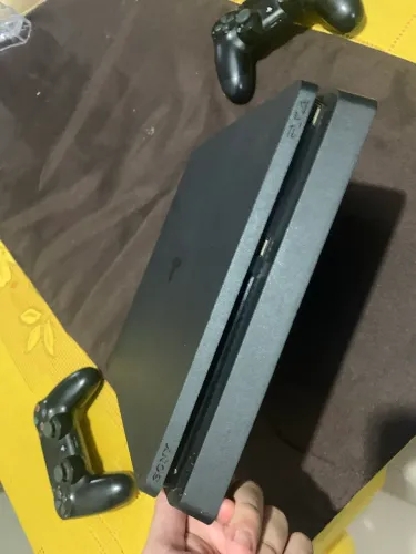 PS4 SLIM DOIS CONTROLES 