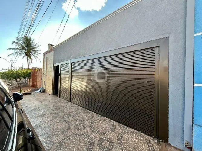 CASA COM 04 QUARTOS SENDO 1 SUITE