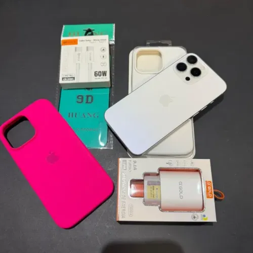 IPhone 16 Pro Max 256GB Branco Impecável! Com brindes! Nunca mexido! Aceito cartão! TOP!